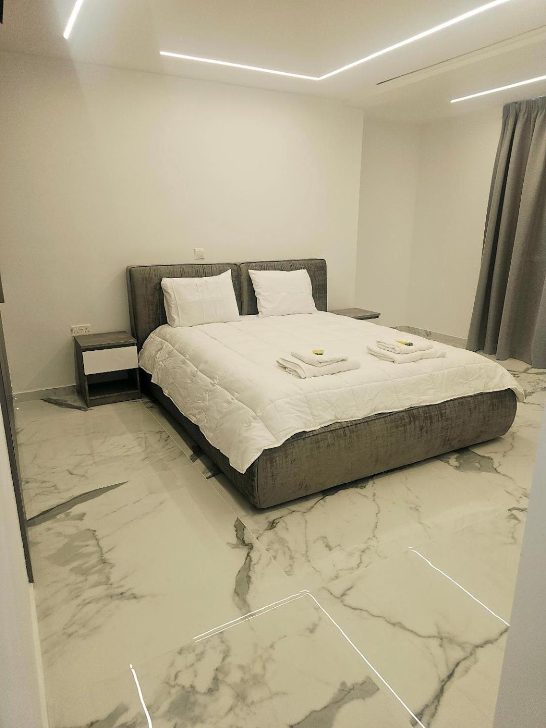 Paphos Deluxe Apartment מראה חיצוני תמונה