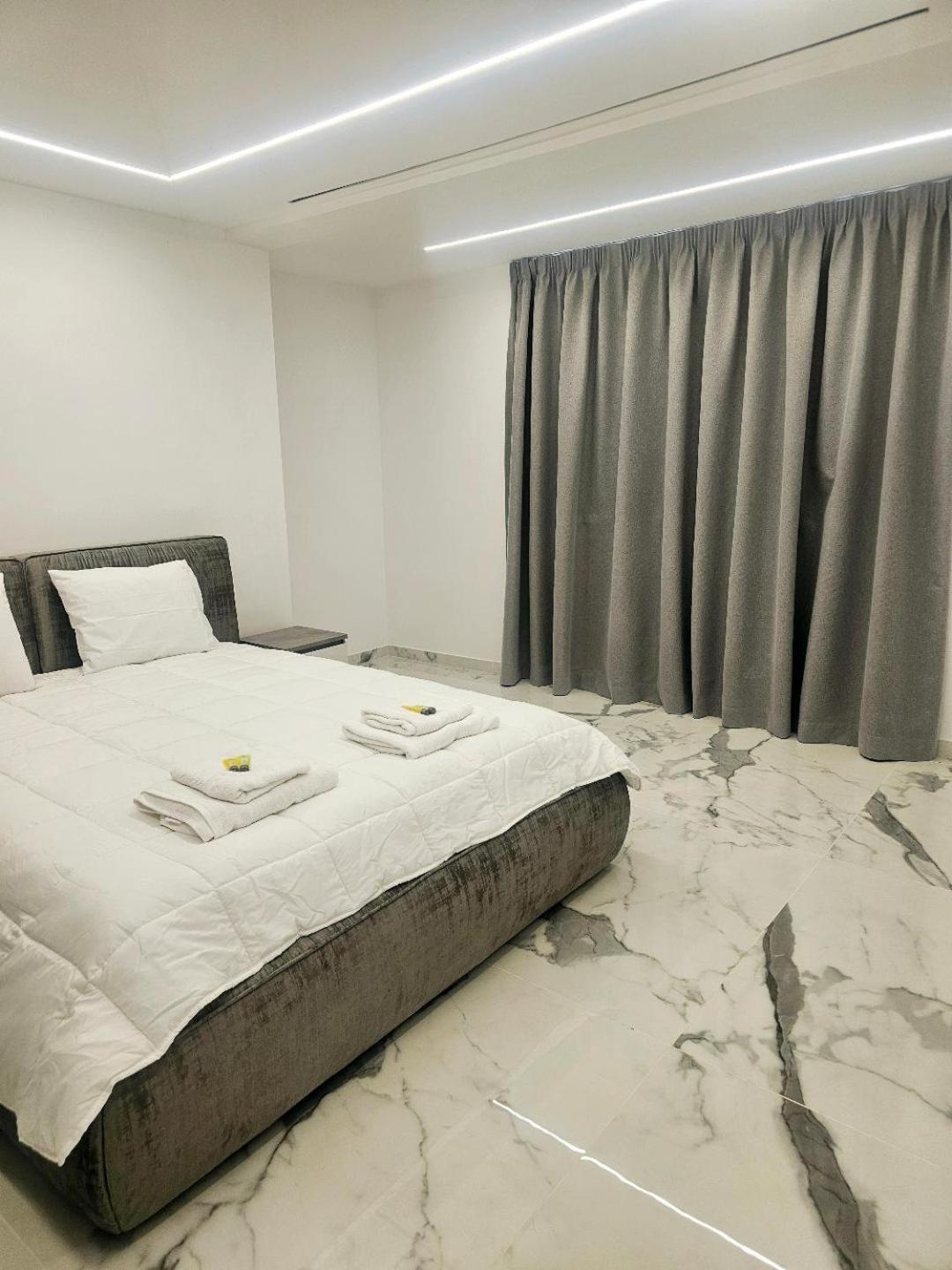 Paphos Deluxe Apartment מראה חיצוני תמונה