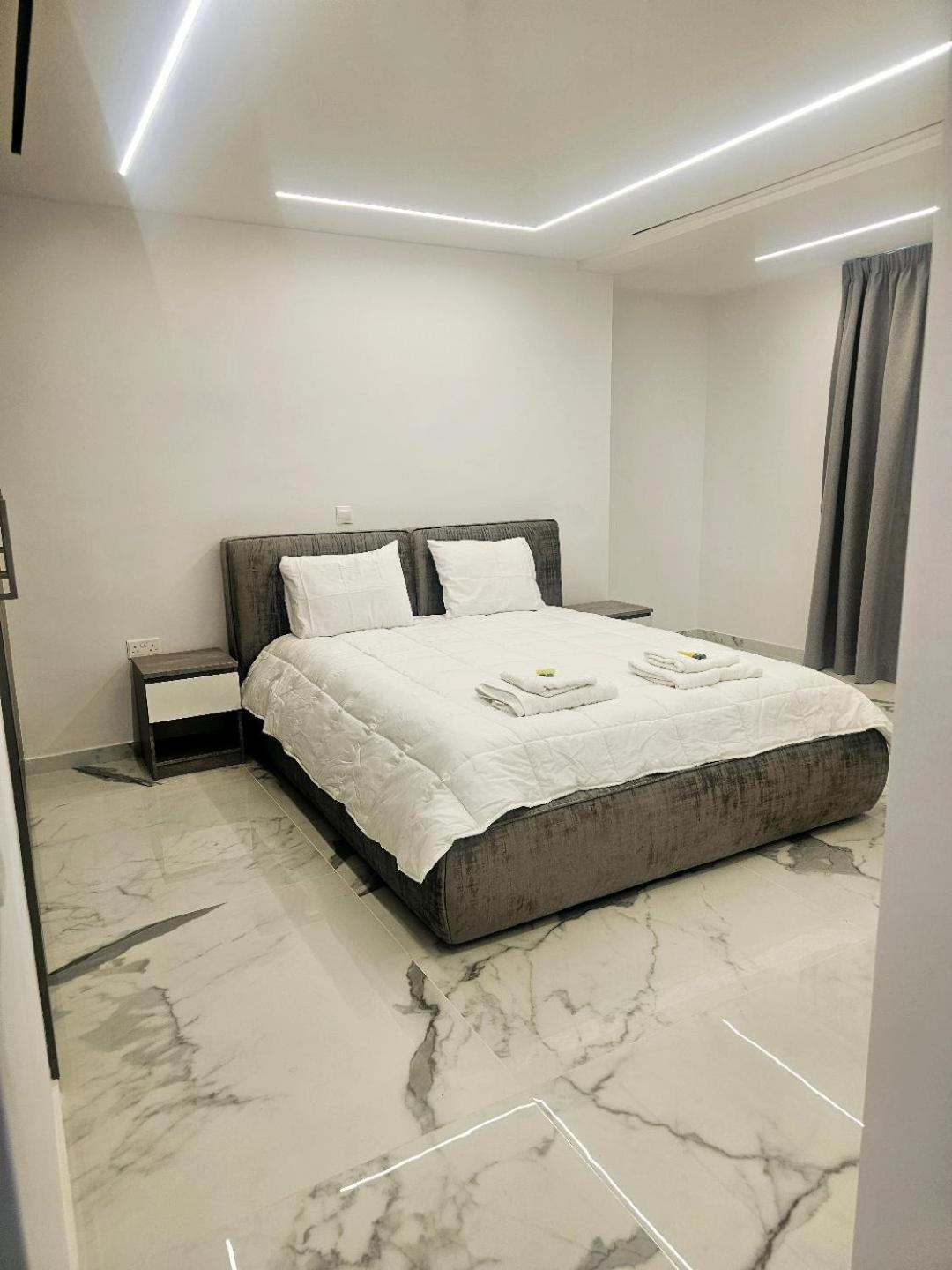 Paphos Deluxe Apartment מראה חיצוני תמונה