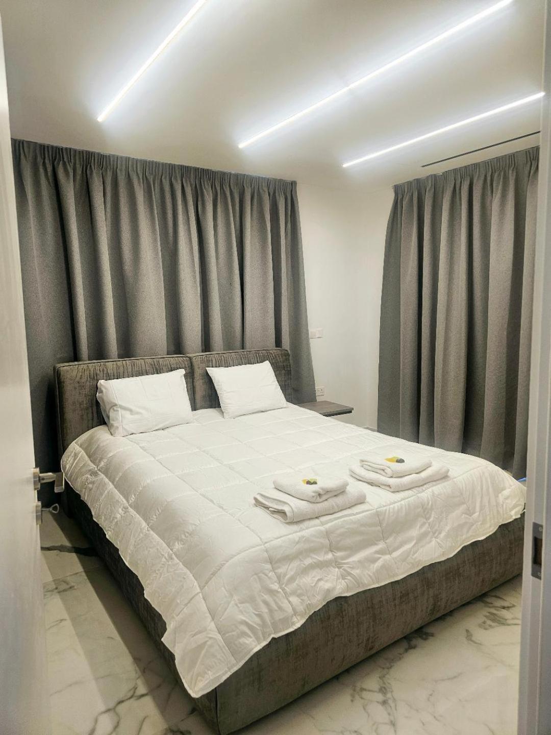 Paphos Deluxe Apartment מראה חיצוני תמונה