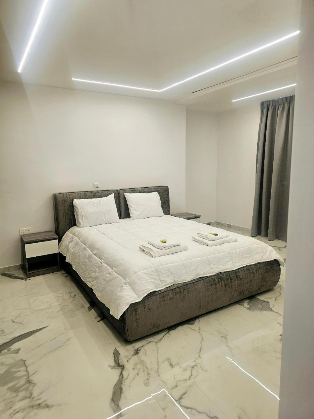 Paphos Deluxe Apartment מראה חיצוני תמונה