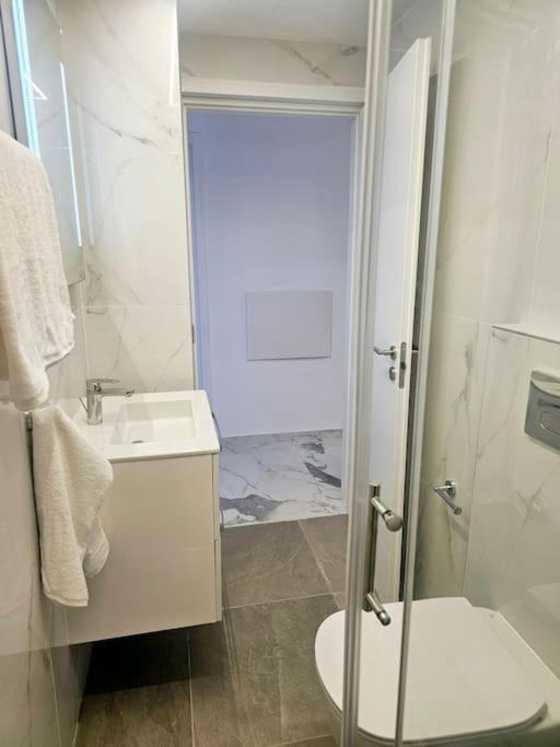Paphos Deluxe Apartment מראה חיצוני תמונה